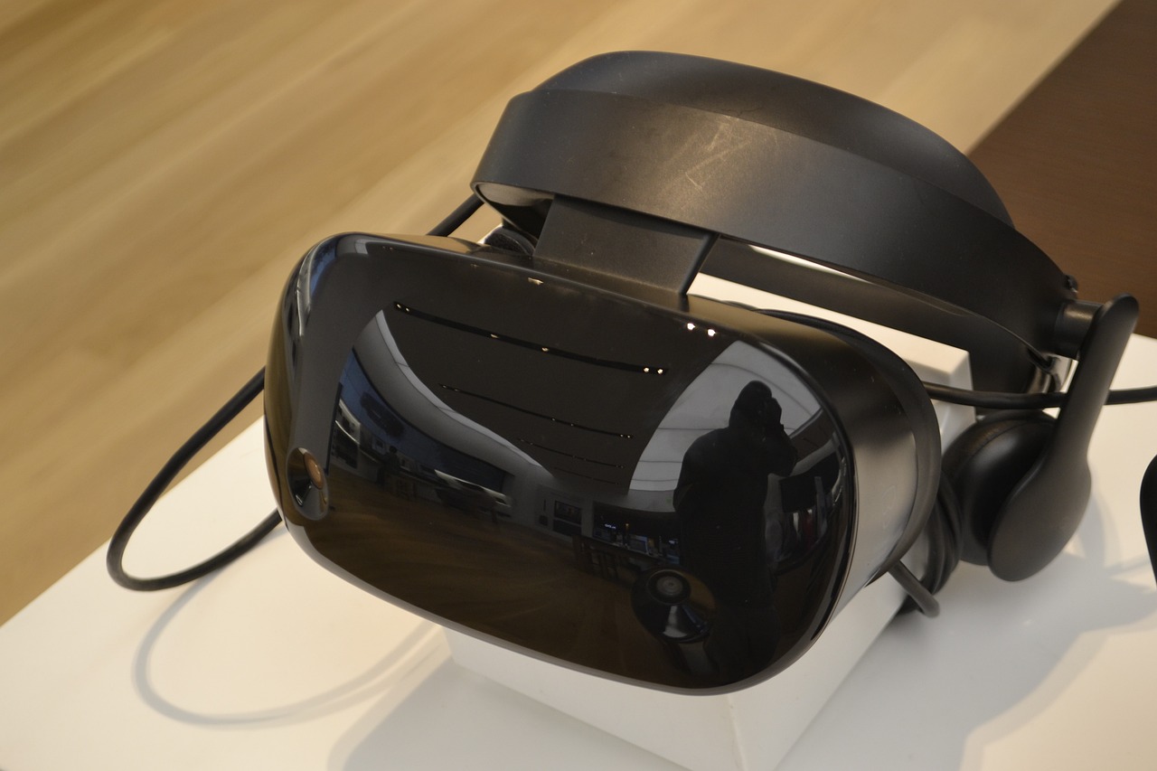 Using VR for Simulating Realistic Conflict Scenarios